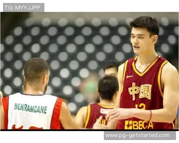 姚明捶桌子背后的故事与情感表达引发的热议与反思