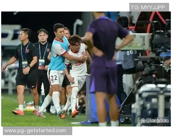 中超赛场惊现冷门尤文图斯大胜那不勒斯红牌事件引发全场热议