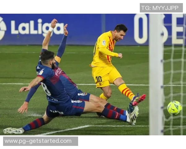 足总杯激战巴萨与曼联0比0平局争议判罚引发全场热议 足总杯激战巴萨与曼联0比0平局争议判罚引发全场热议